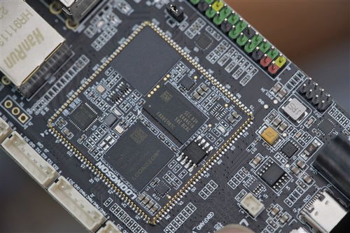 龍芯2K0300蜂鳥開發板圖賞 巴掌大小的國產計算平臺